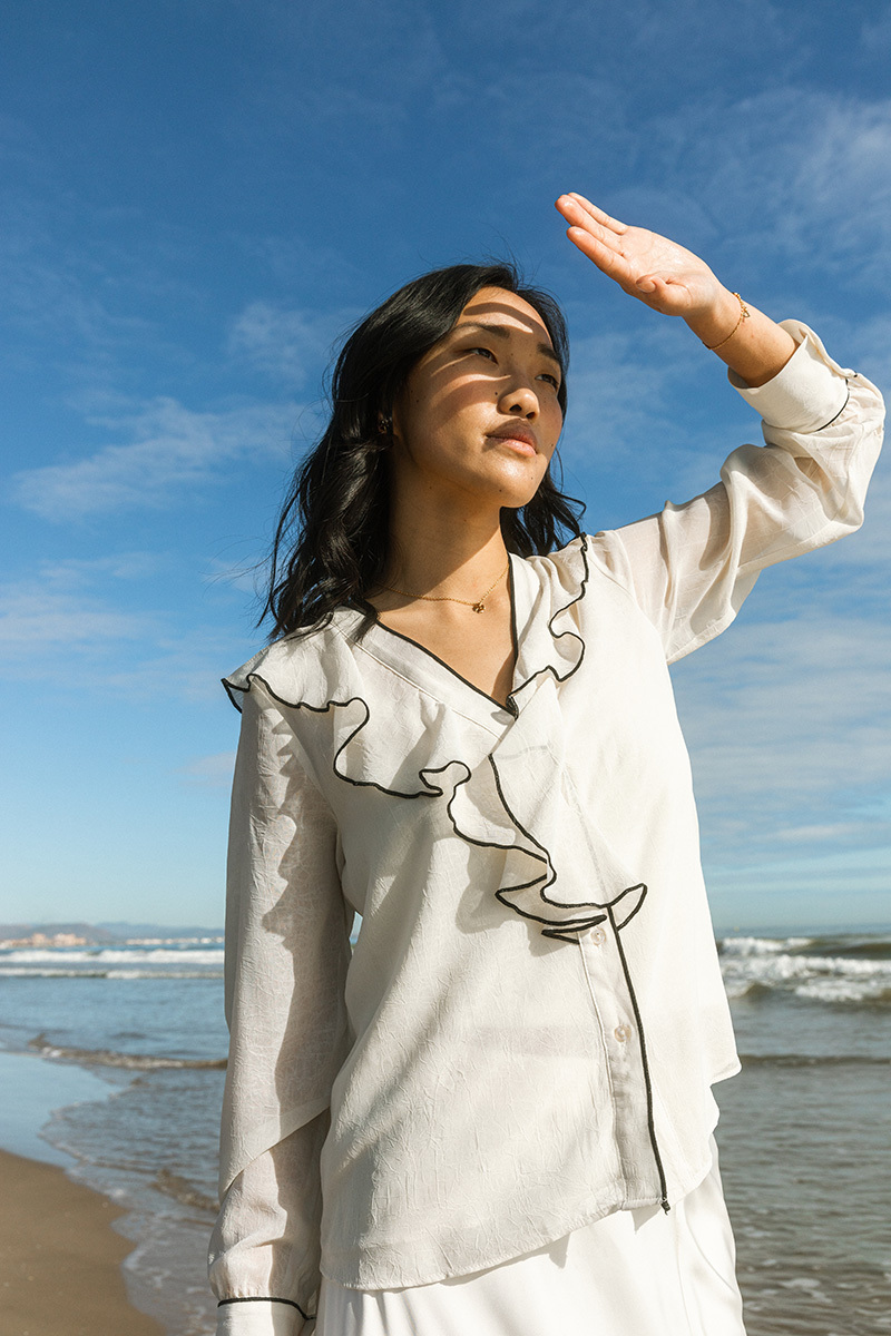 girl standing in front of the ocean