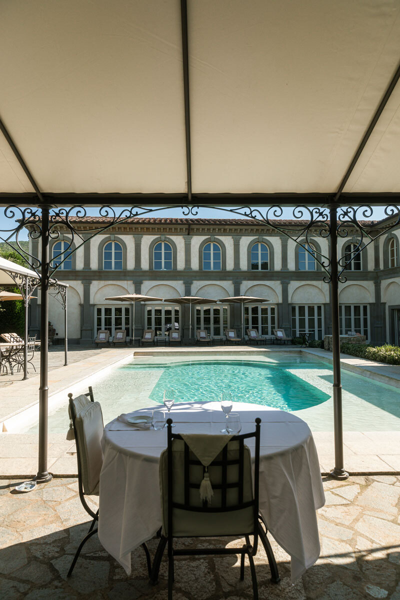 table infront of a swimming pool